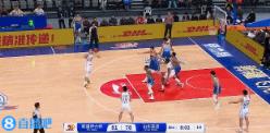 連續(xù)吃癟！克里斯先是籃下被李炎哲大帽&又被李炎哲生斷